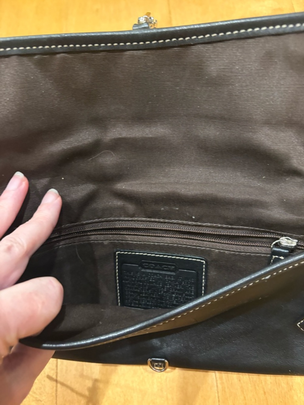 Coach Hamptons small black leather shoulder bag - Picture 4 of 10